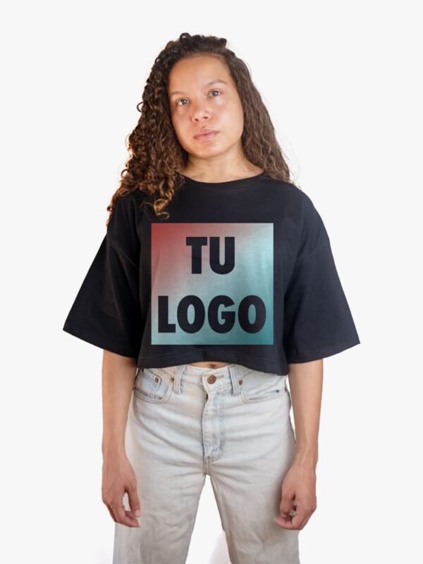 Crop top oversize unisex negro personalizado con tu logo estampado en DTF