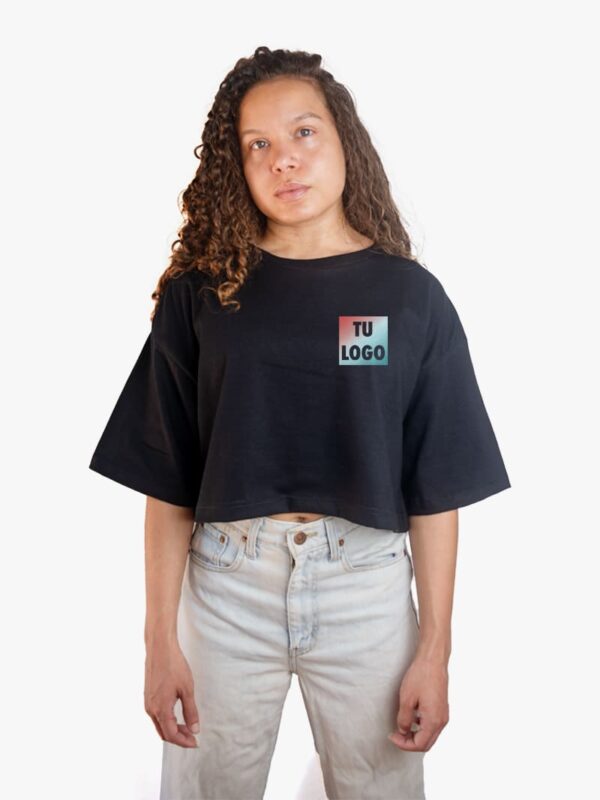 Crop top oversize unisex negro personalizado con tu logo estampado en DTF