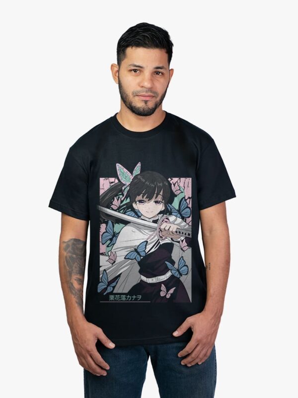 Remera negra con estampa de Kanao de Kimetsu No Yaiba Demon Slayer