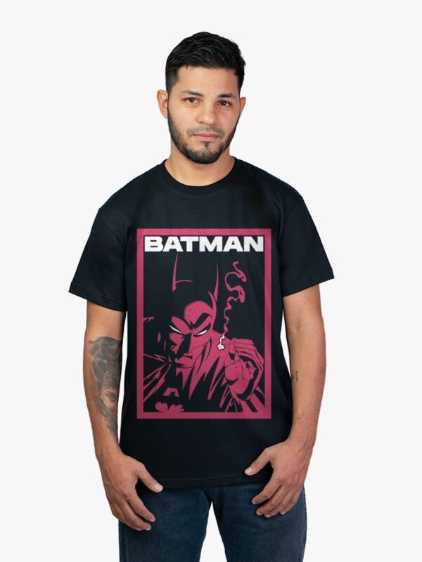 Remera de Batman fumando de DC Comics