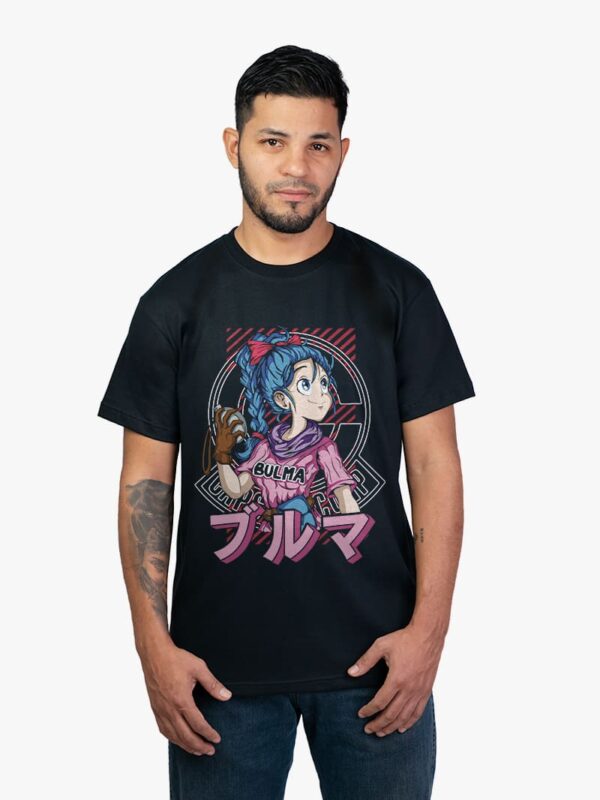 Remera negra con estampa de Bulma de dragon ball