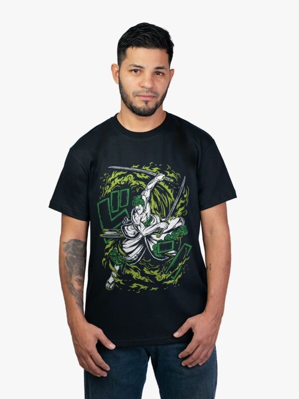 Remera negra con estampa de Zoro de One Piece