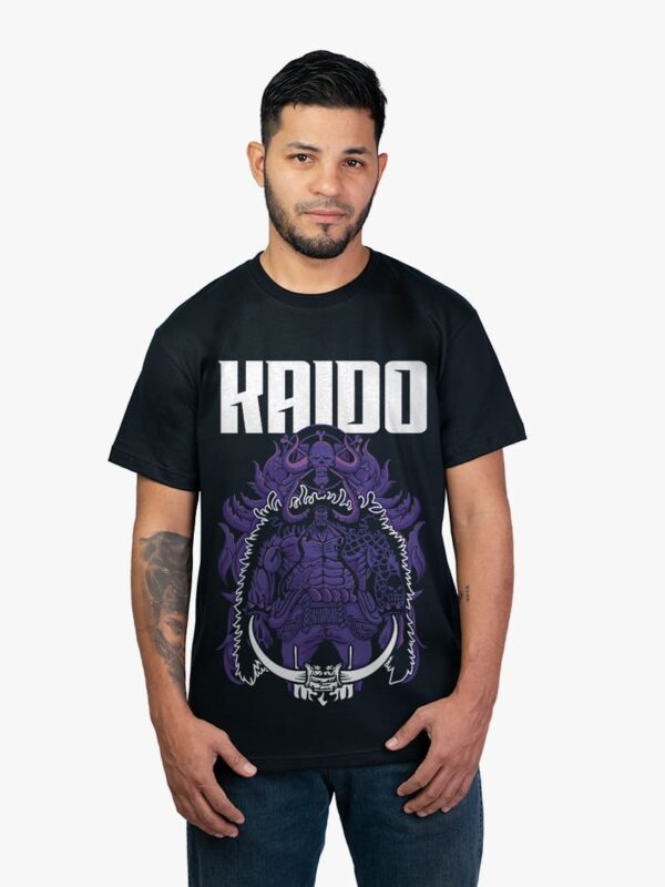 Remera negra con estampa de Kaido de One Piece