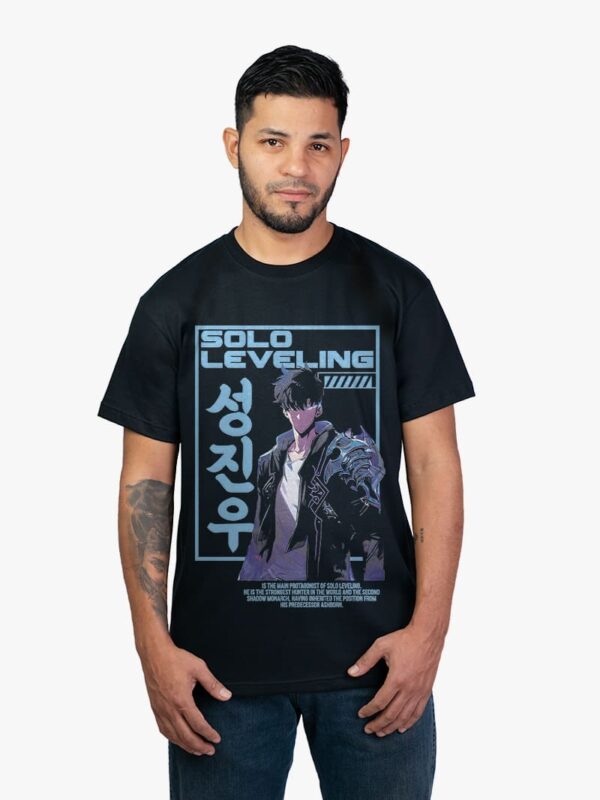 Remera negra con estampa de Sung Jinwoo de Solo Leveling