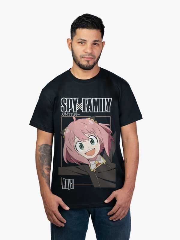 Remera negra con estampa de Anya de Spy x Family