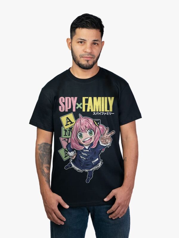 Remera negra con estampa de Anya de Spy x Family