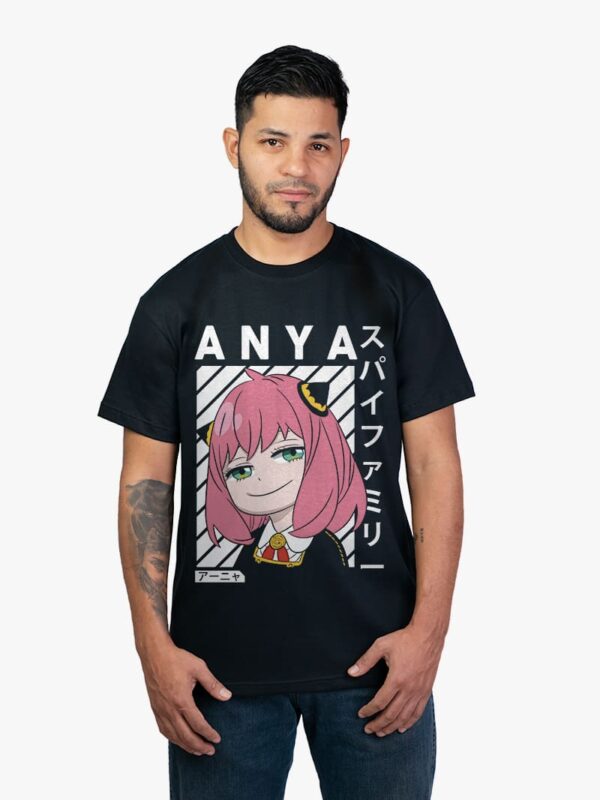 Remera negra con estampa de Anya de Spy x Family