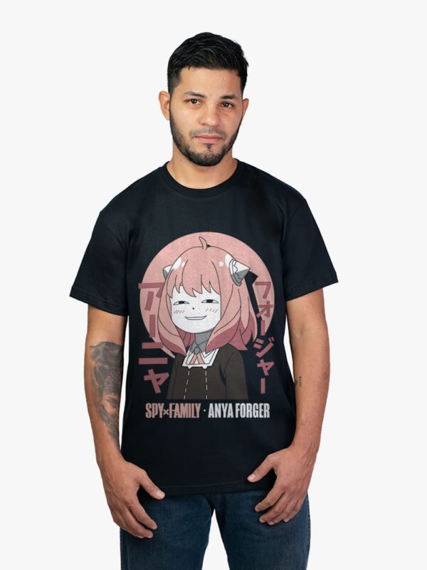Remera negra con estampa de Anya de Spy x Family