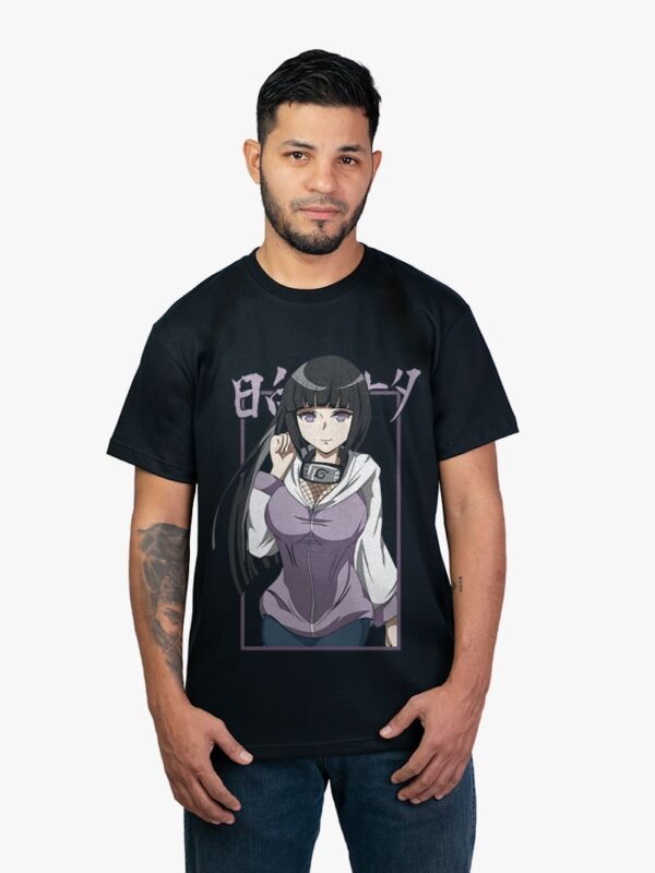 Remera negra con estampa de Hinata de Naruto