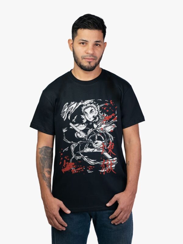 Remera negra con estampa de Rengoku de Demon Slayer