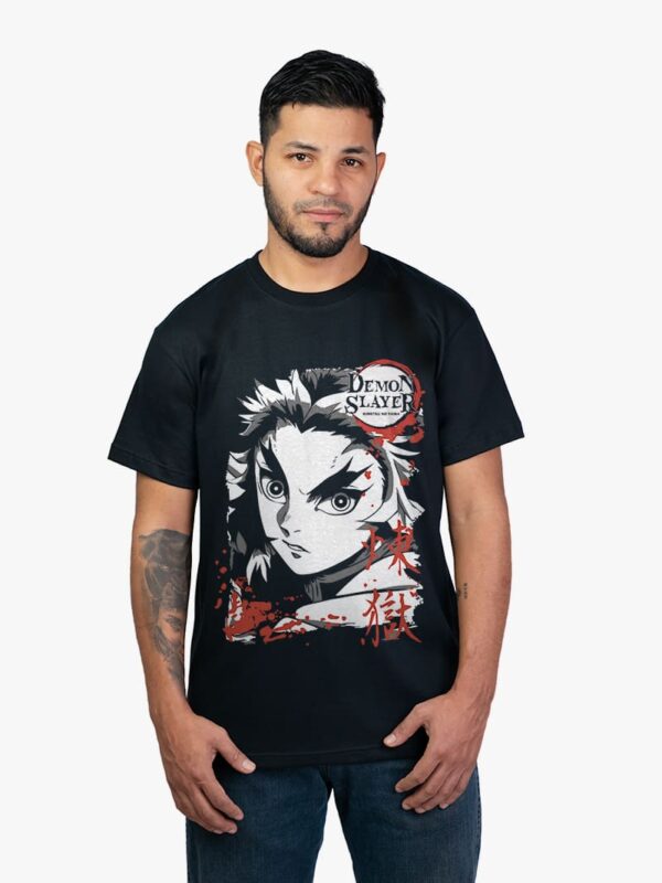 Remera negra con estampa de Rengoku de Demon Slayer