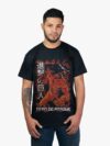 Remera negra con estampa de TItan de Attack On Titan