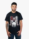 Remera negra con estampa de TItan de Attack On Titan