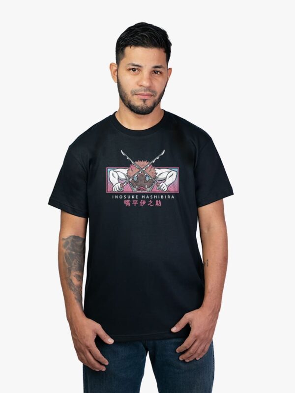 Remera negra con estampa de Inosuke Oiran de Kimetsu No Yaiba Demon Slayer