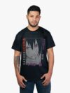 Remera negra con estampa de Sasuke de Naruto