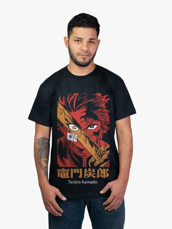 Remera negra con estampa de Tanjiro Kamado de Kimetsu No Yaiba Demon Slayer